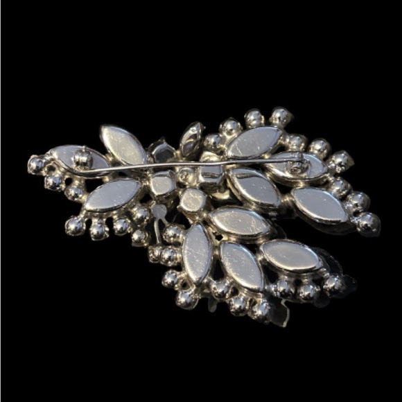 Vintage Old Hollywood Elegant Rhinestone Brooch - Picture 6 of 8